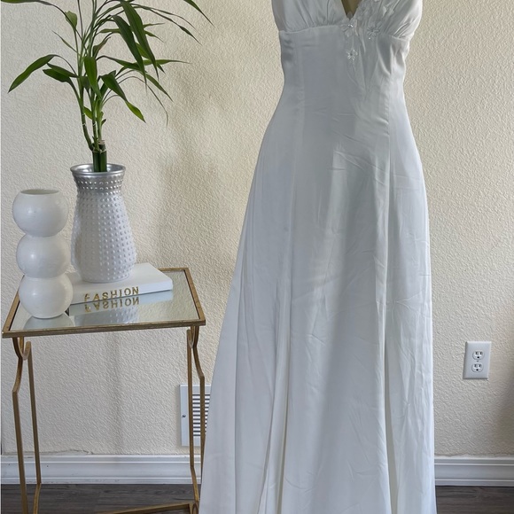 Wedding dress - Picture 3 of 13